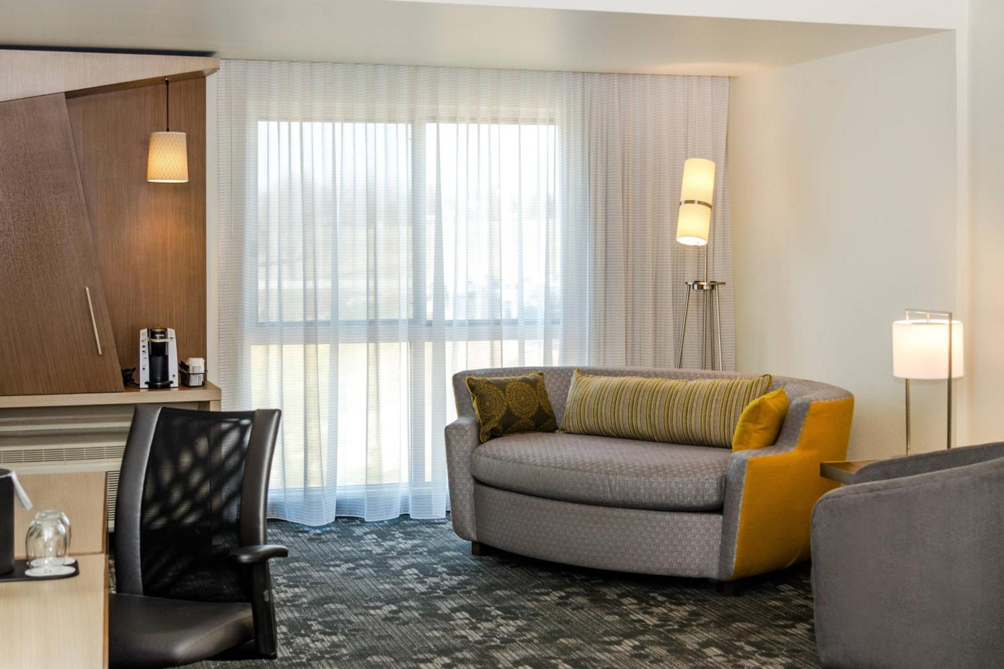 Courtyard By Marriott Сомерсет Экстерьер фото